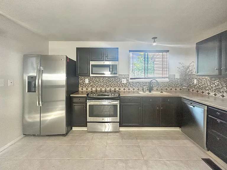 8059 S Johnson Ct — Photo 12