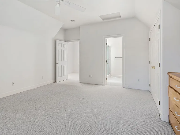 1588 Oak St — Photo 23