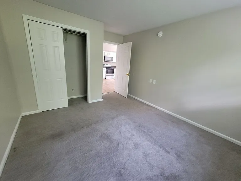 Country Gardens Apartments — Photo 34