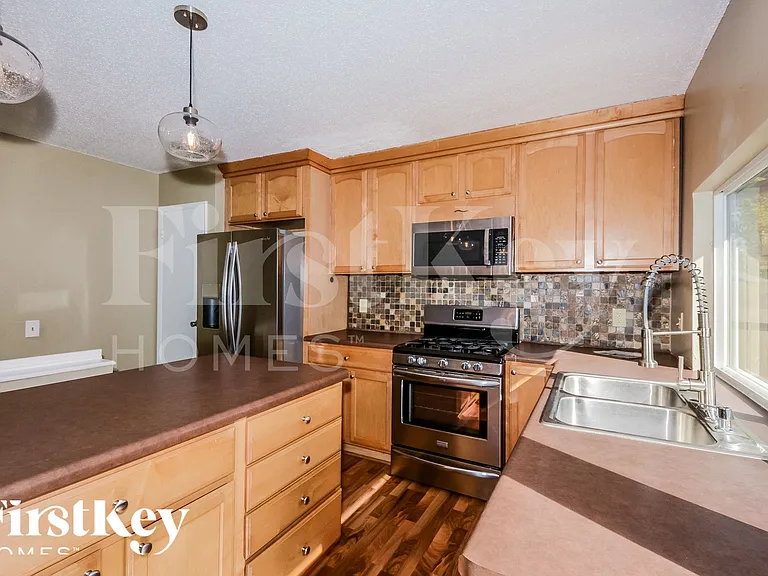 12082 Foxpoint Dr — Photo 7