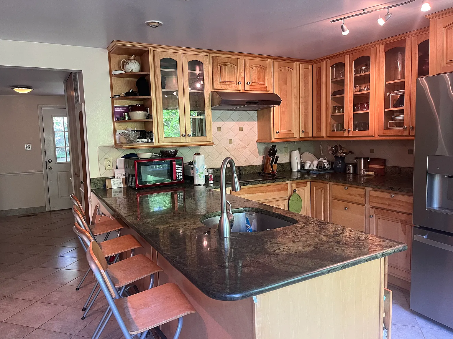 5 bed, 2160 sqft, $4,200 — Photo 3