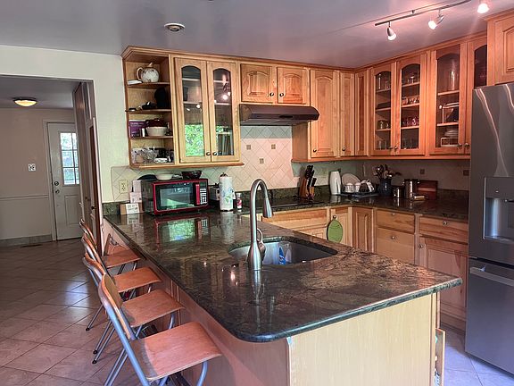 3rd image of 11000 Howland Dr