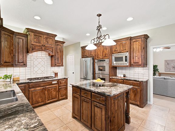 3rd image of 905 Silverthorne Trl