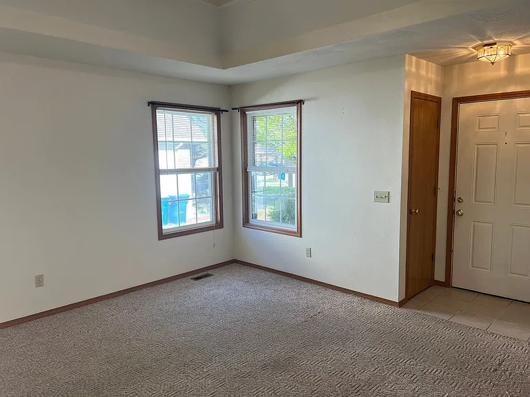 1226 Bluegrass Rd — Photo 3