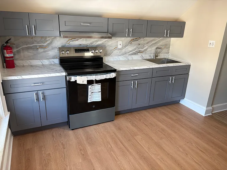 109 Union Ave — Photo 3