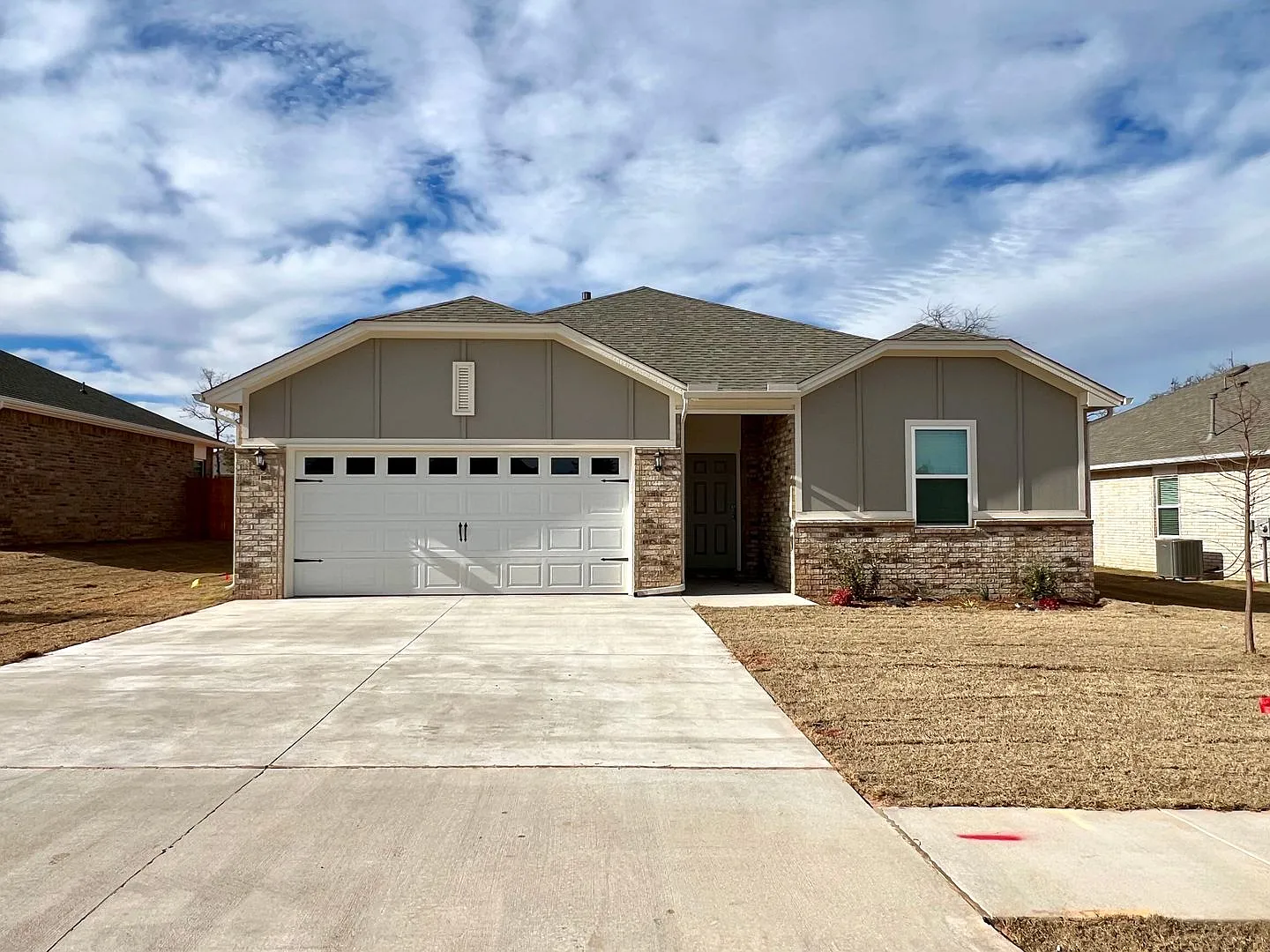 3 Bedroom 2 Bathroom 2 Car Garage Home in Oakdale School District — Photo 1