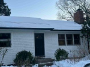 5 Chestnut Ln, East Quogue, NY 11942