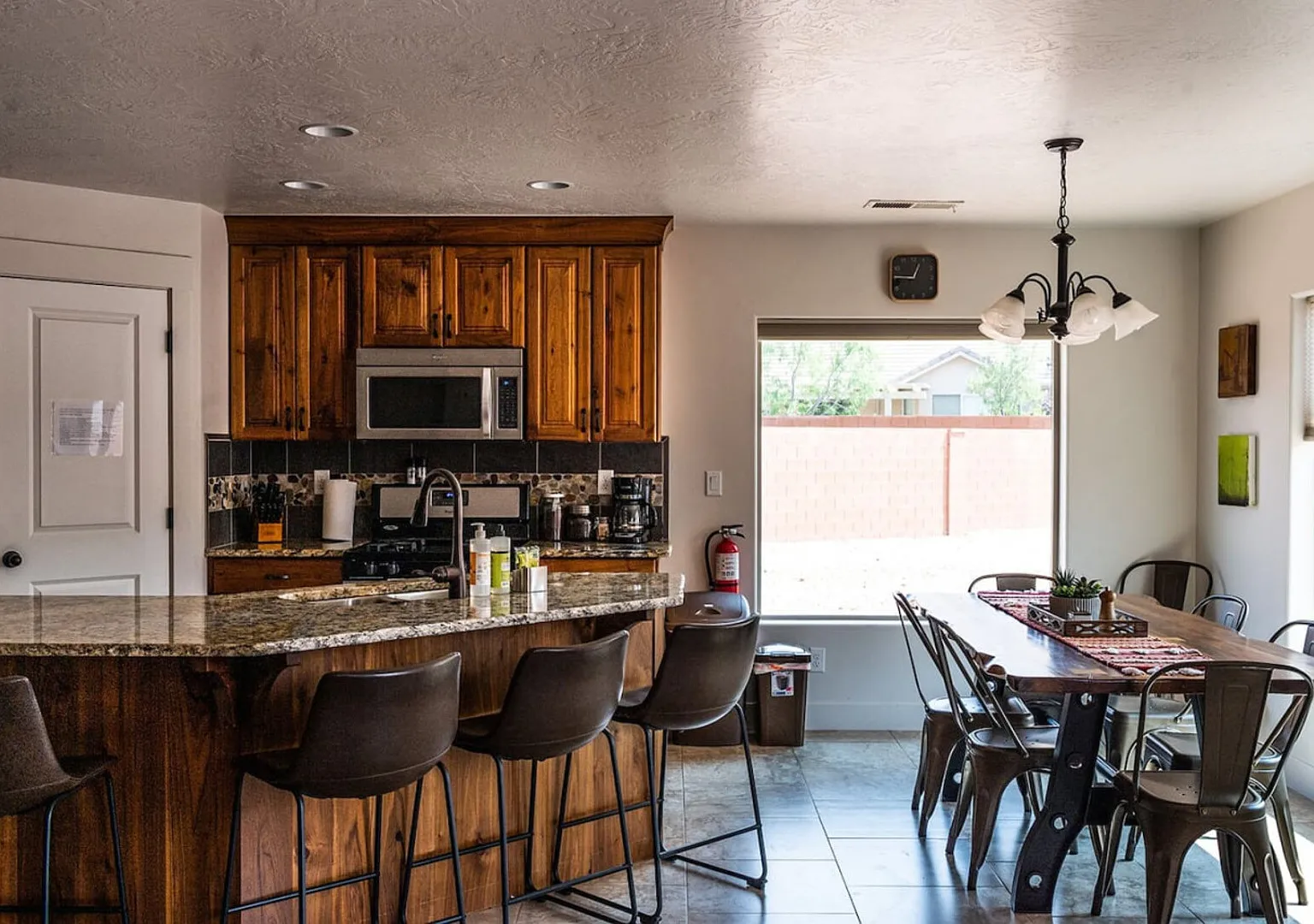 Pet Friendly Home Minutes from Zion National Park — Photo 4