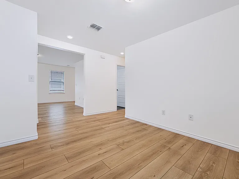 1030 Gruma — Photo 38