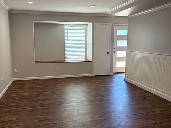5th image of 3853 Riverside Dr #103