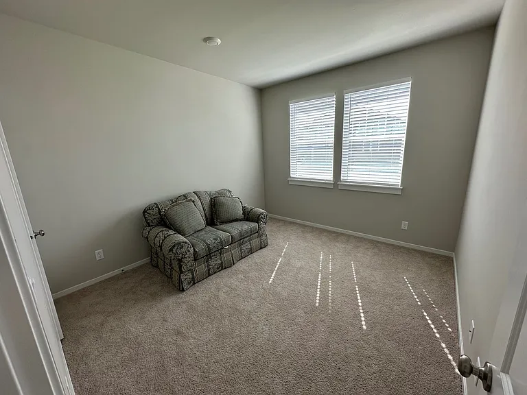 2406 Hyde Ct NE — Photo 21