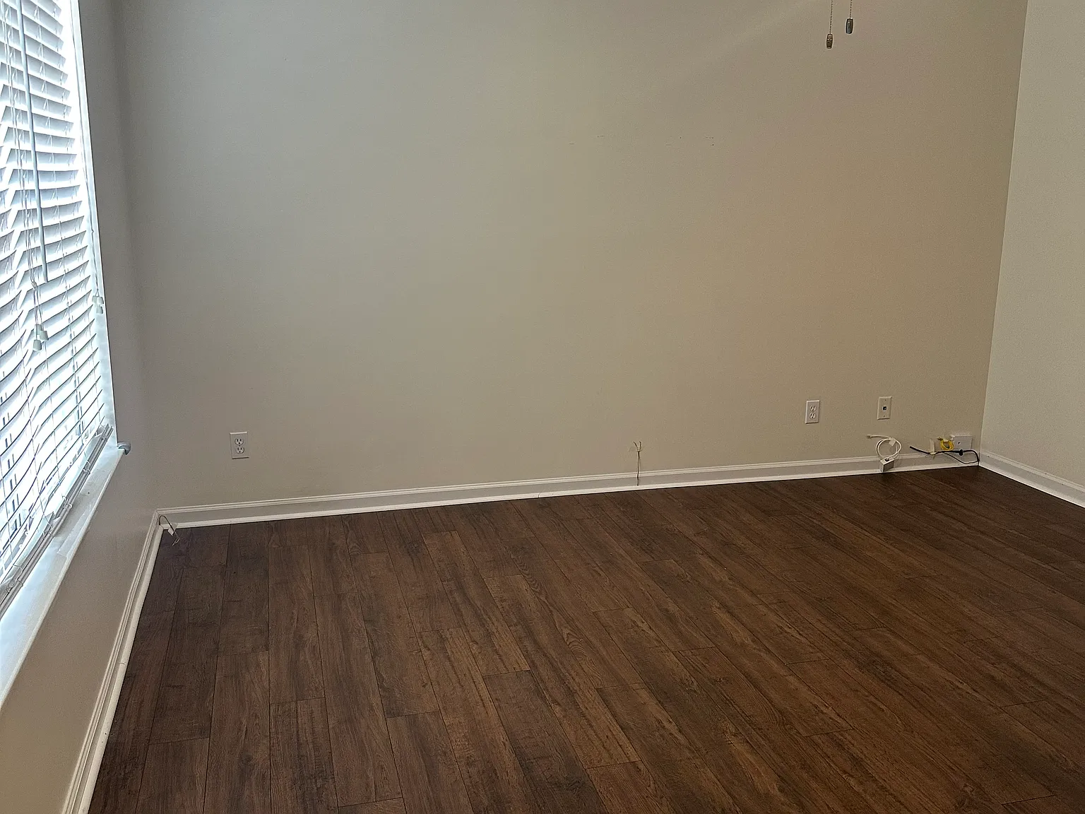 2 bed, 1.5 bath, 1040 sqft, $1,300 — Photo 3