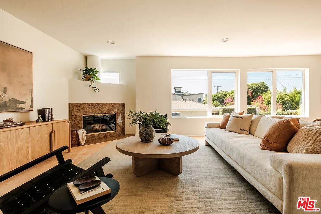 3 bed, 2.5 bath, 2360 sqft, $10,000 — Photo 1