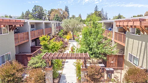 Manzanita Apartments Photo 1