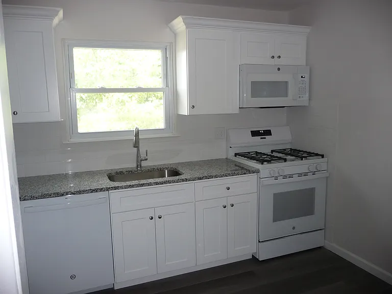 1953 Whitney Ave #A3 — Photo 7