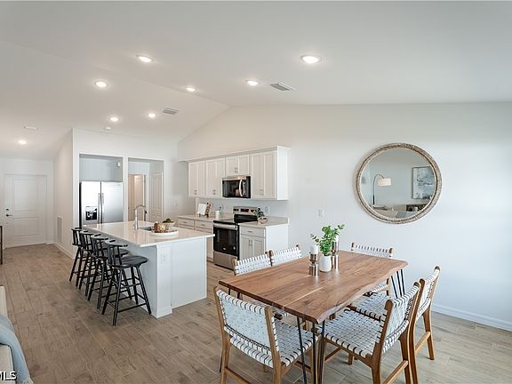 5th image of 1132 SW 39th Terrace Cpe