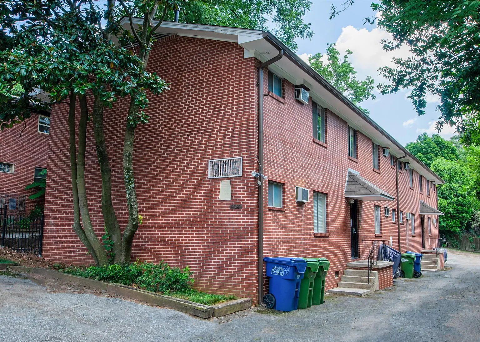 905 Greenwood Ave NE — Photo 1