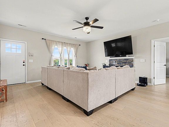 3rd image of 1405 New Daniels Chapel Rd