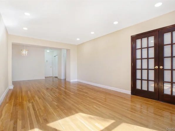 224-24 Union Turnpike #2N, Oakland Gardens, NY 11364