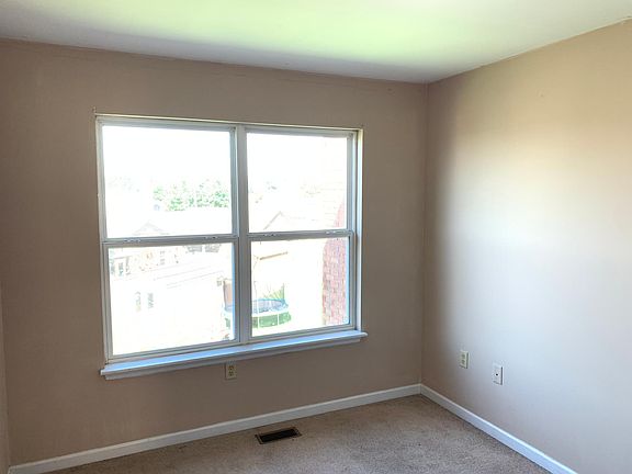 4th image of 413 Faulconer Dr