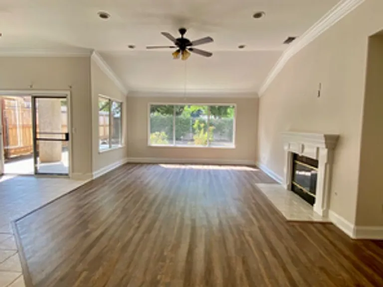 1679 E La Quinta Dr — Photo 4