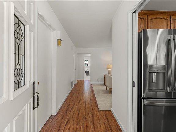 3rd image of 722 Pritchard Ct