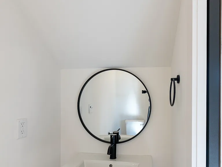 102 Duke St #1-8-1 — Photo 5