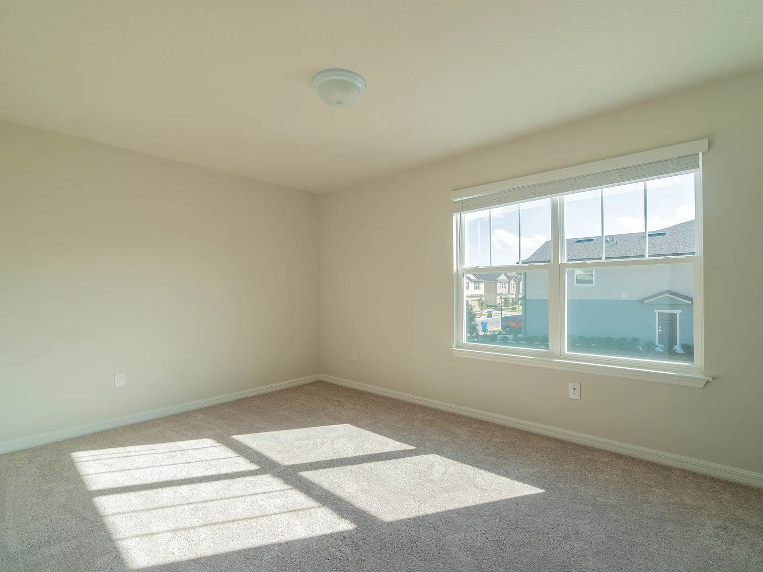 3 bed, 2.5 bath, 1818 sqft, $2,390 — Photo 3