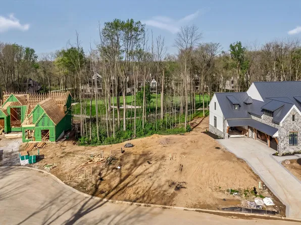 1605 Chatham Vlg, Westfield, IN 46074