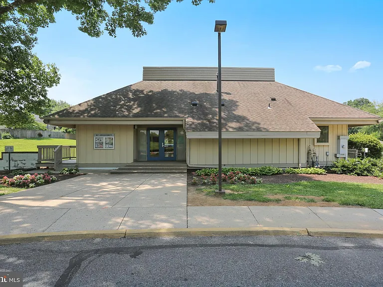18722 Walkers Choice Rd #4 — Photo 34