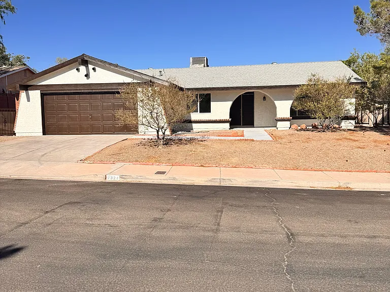 1321 Nadine Way — Photo 1