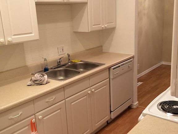 3rd image of 2212 Glouchester Dr