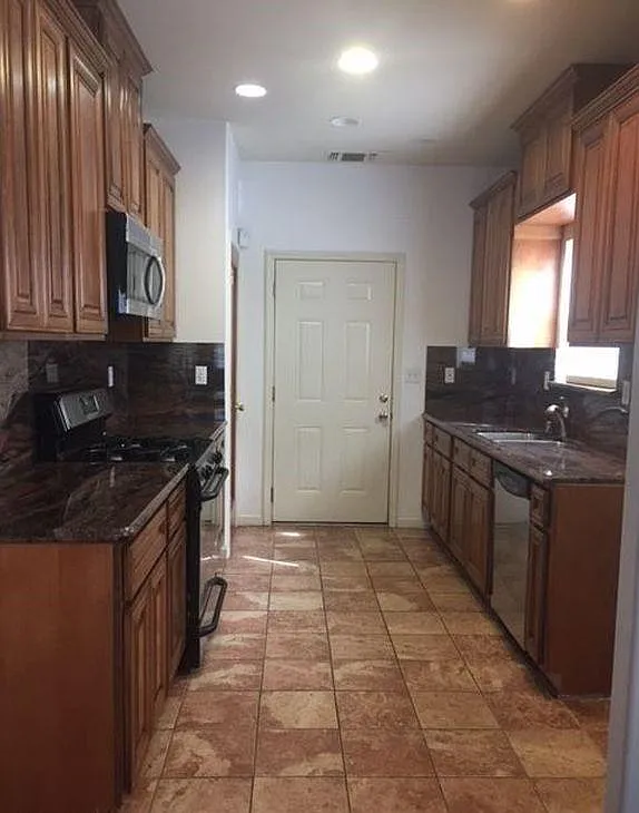 3517 T St photo 1