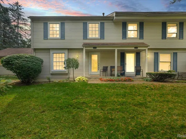 2144 Park Place Dr, Walled Lake, MI 48390