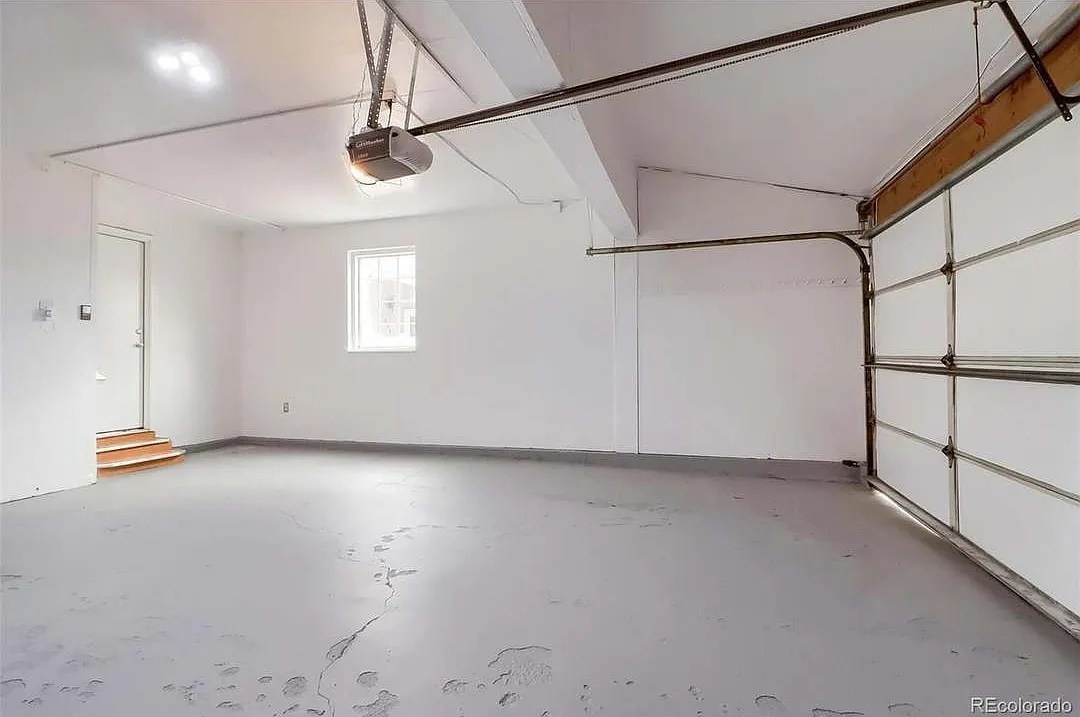 3 bed, 2374 sqft, $3,300 — Photo 3