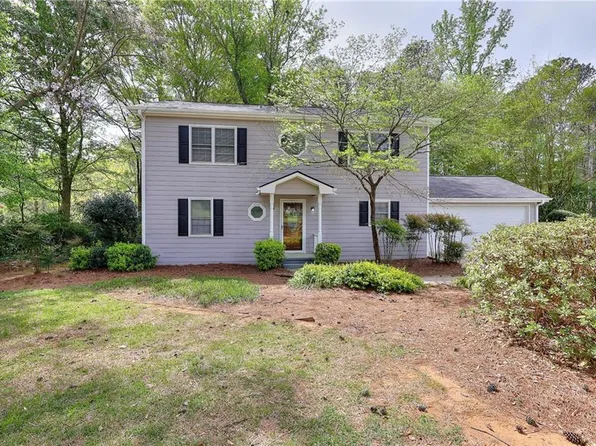 1124 Ironwood Dr, Grayson, GA 30017