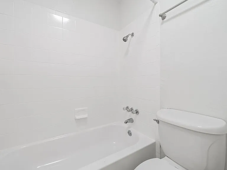 2410 Longview St — Photo 9