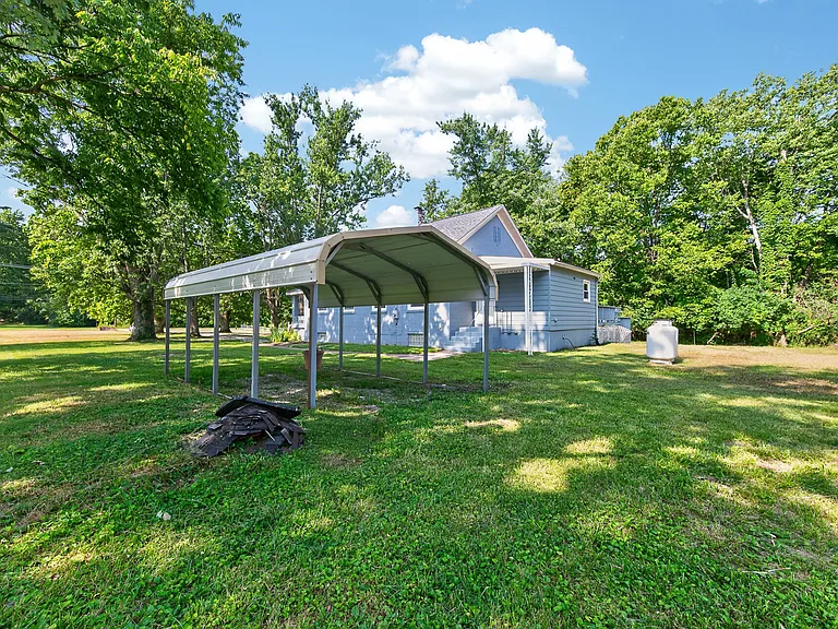 904 Locust Corner Rd — Photo 33