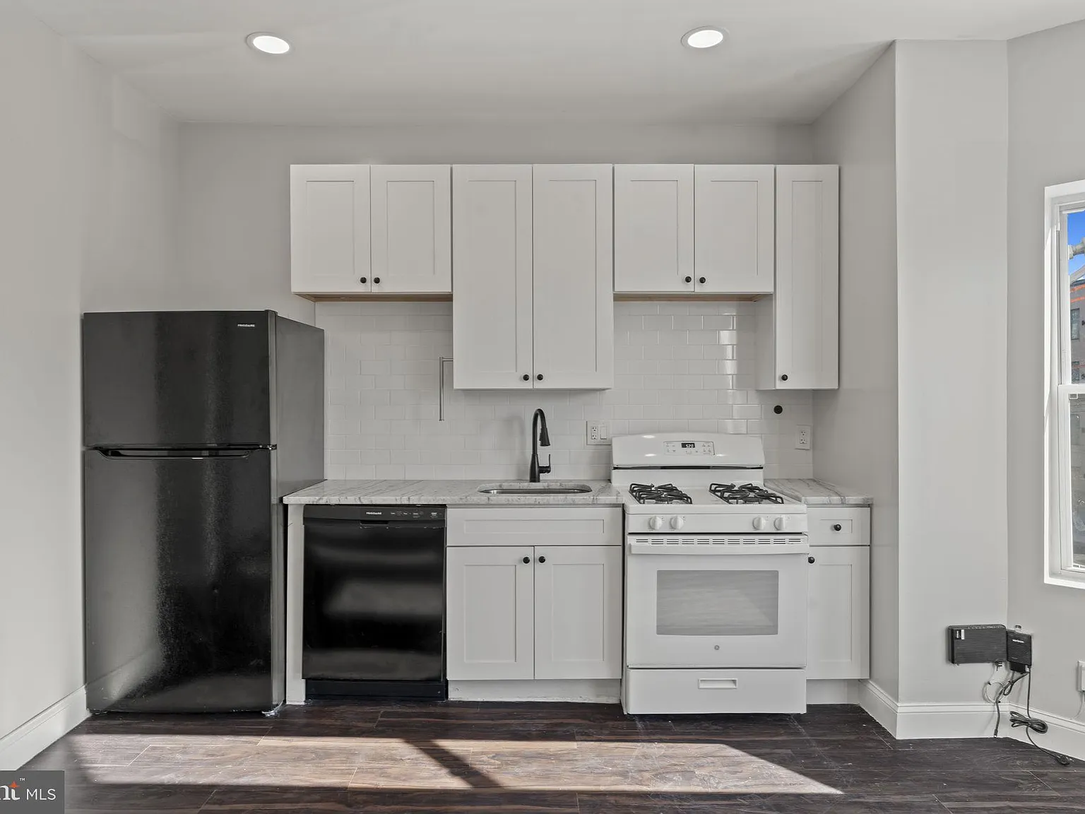 1 bed, 1.0 bath, 600 sqft, $1,100 — Photo 2