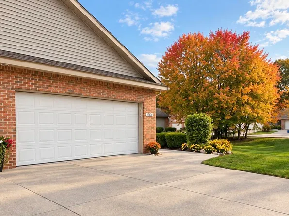 17570 Park Place Cir, Spring Lake, MI 49456