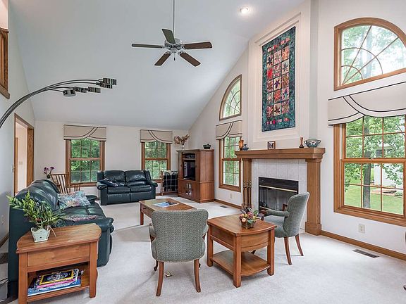 3rd image of 2850 N Waskevich Ln