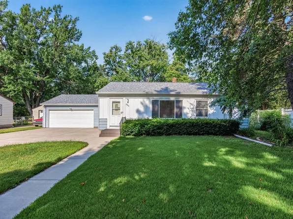 2909 Pascal St N, Roseville, MN 55113
