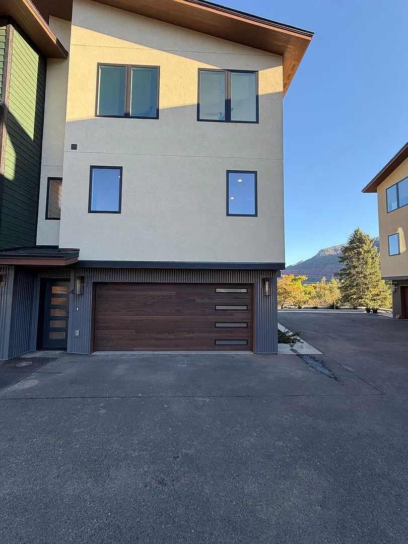 Brand new 3 bed 2.5 bath townhome on county road 203 — Photo 1