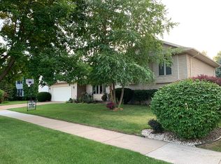 325 Windingbrook Dr, Oshkosh, WI 54904