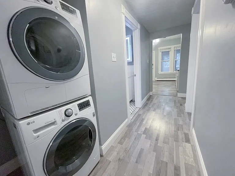 819 E 2nd St #1B — Photo 7