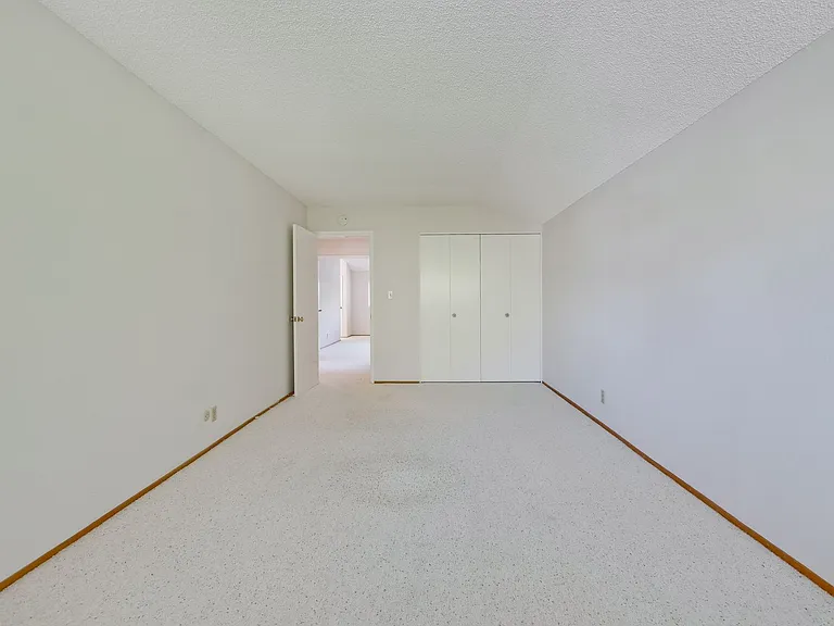 21940 Rucker Dr — Photo 49