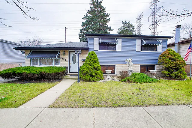 13535 S Mackinaw Ave photo 1