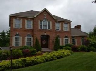 31 Burbank Rd, Londonderry, NH 03053