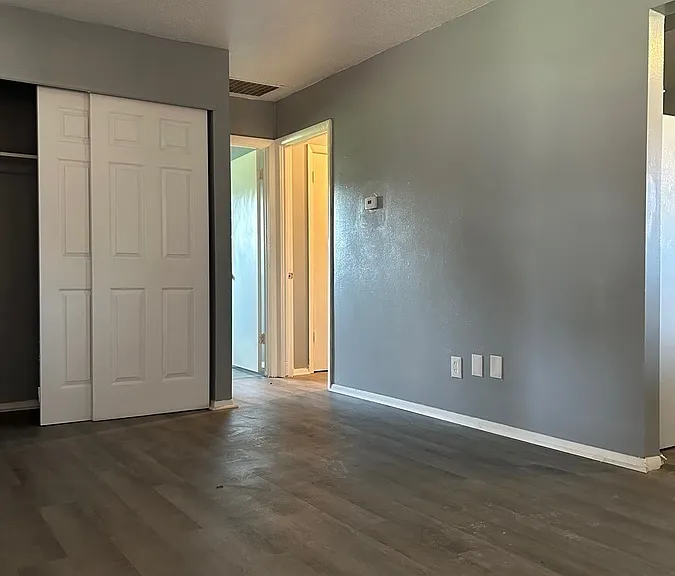4337 Hill Ave #1 — Photo 2