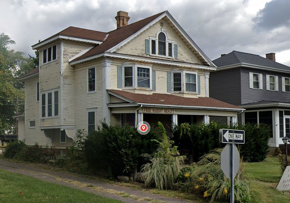 1st image of 301 E Locust St #2